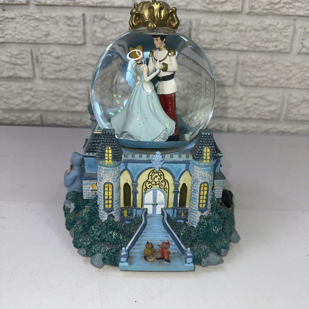 Disney Cinderella “A Dream Is A Wish Your Heart Makes” Musical Light Snow Globe